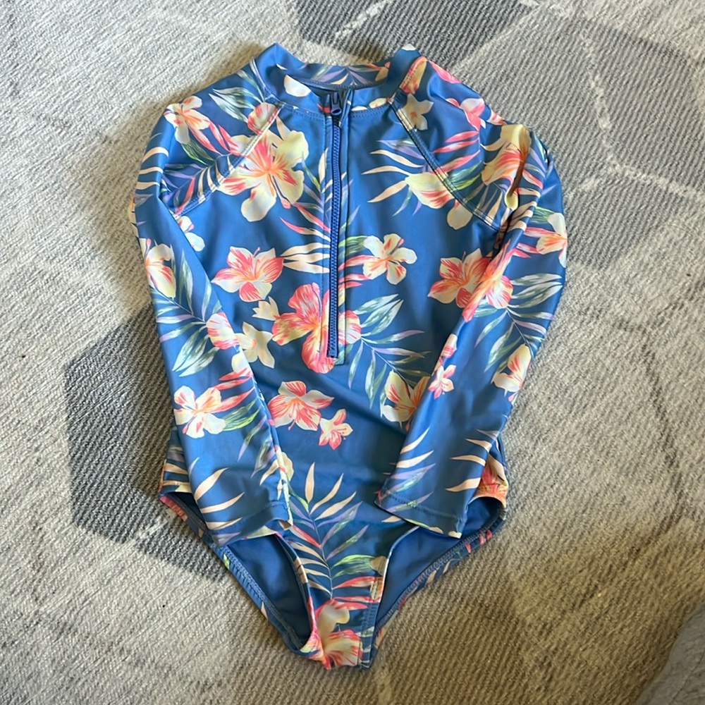 Girls swimsuit